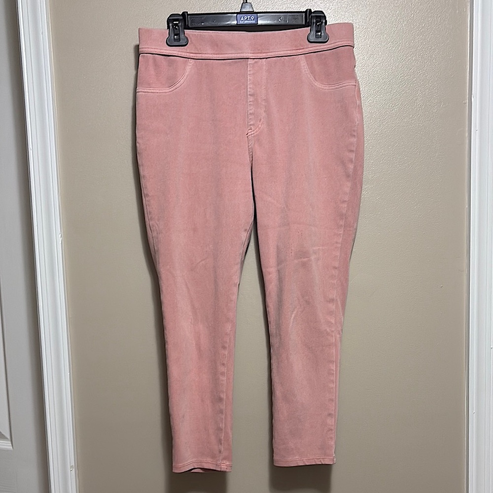Women’s Pink Cropped Pants